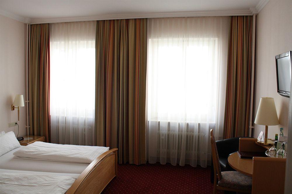 Hotel Romerhof บาเดน-บาเดน ภายนอก รูปภาพ