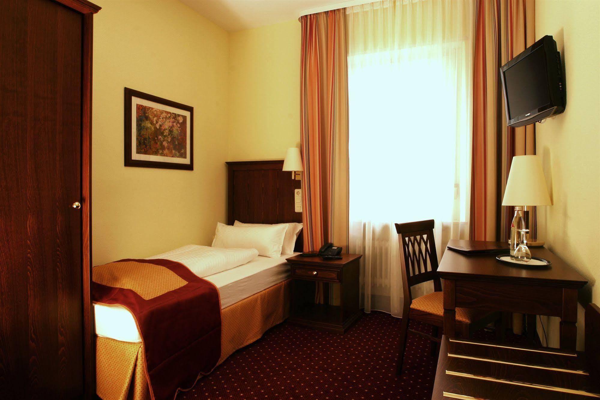 Hotel Romerhof บาเดน-บาเดน ภายนอก รูปภาพ